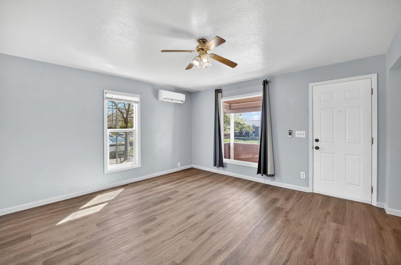 709 E Kiernan Ave - Photo 5 of 25