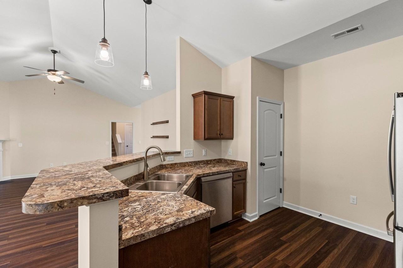 113 Anderson Ave - Photo 6 of 21