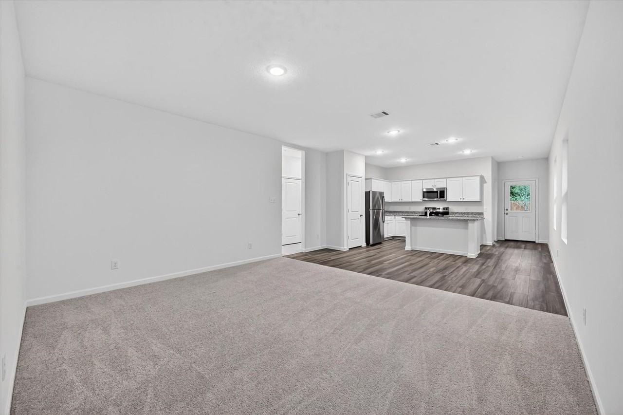 2106 Prairie Ln - Photo 2 of 17