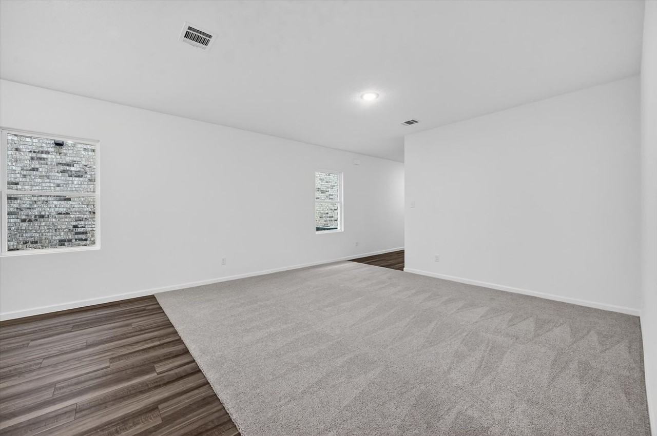 2106 Prairie Ln - Photo 4 of 17