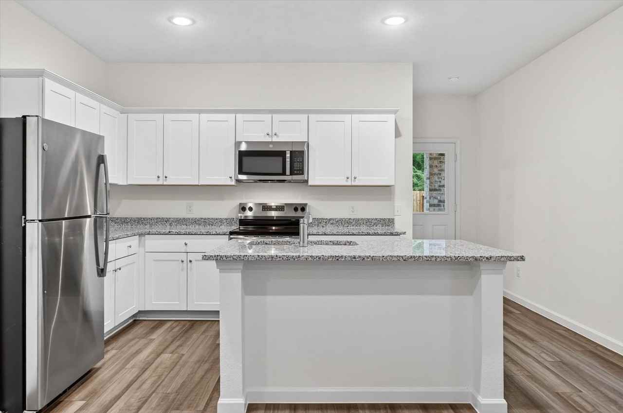 2106 Prairie Ln - Photo 5 of 17