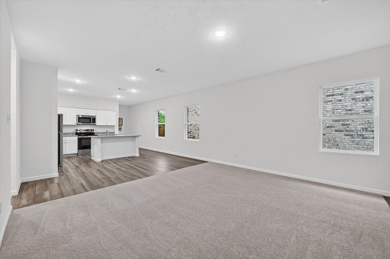2106 Prairie Ln - Photo 6 of 17