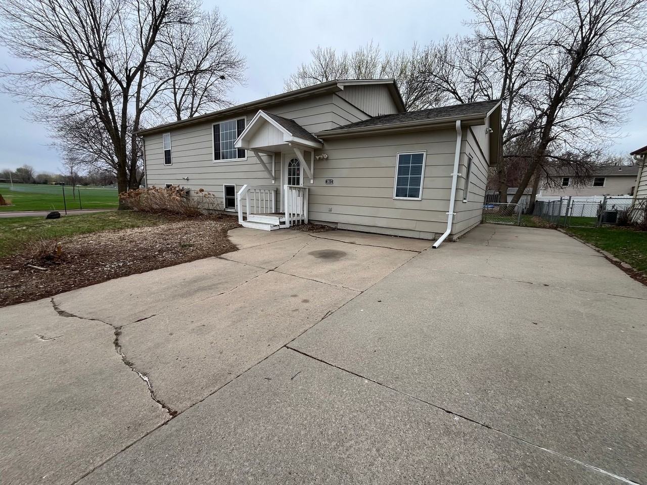 3917 E 18th St - Photo 2 of 41