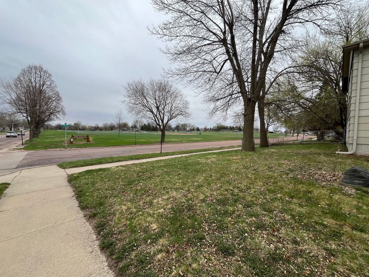 3917 E 18th St - Photo 4 of 41