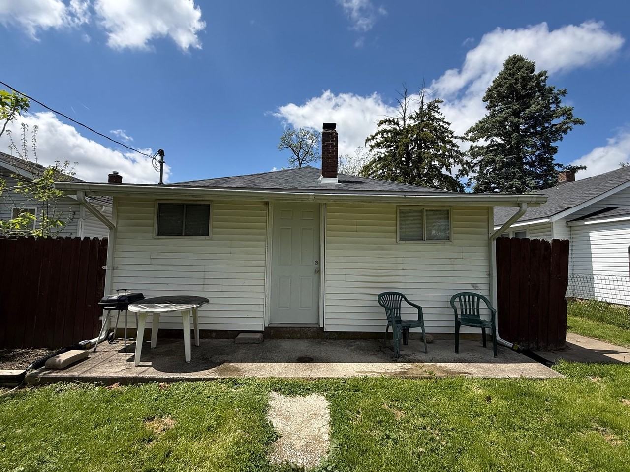 3106 S Vine St - Photo 2 of 10