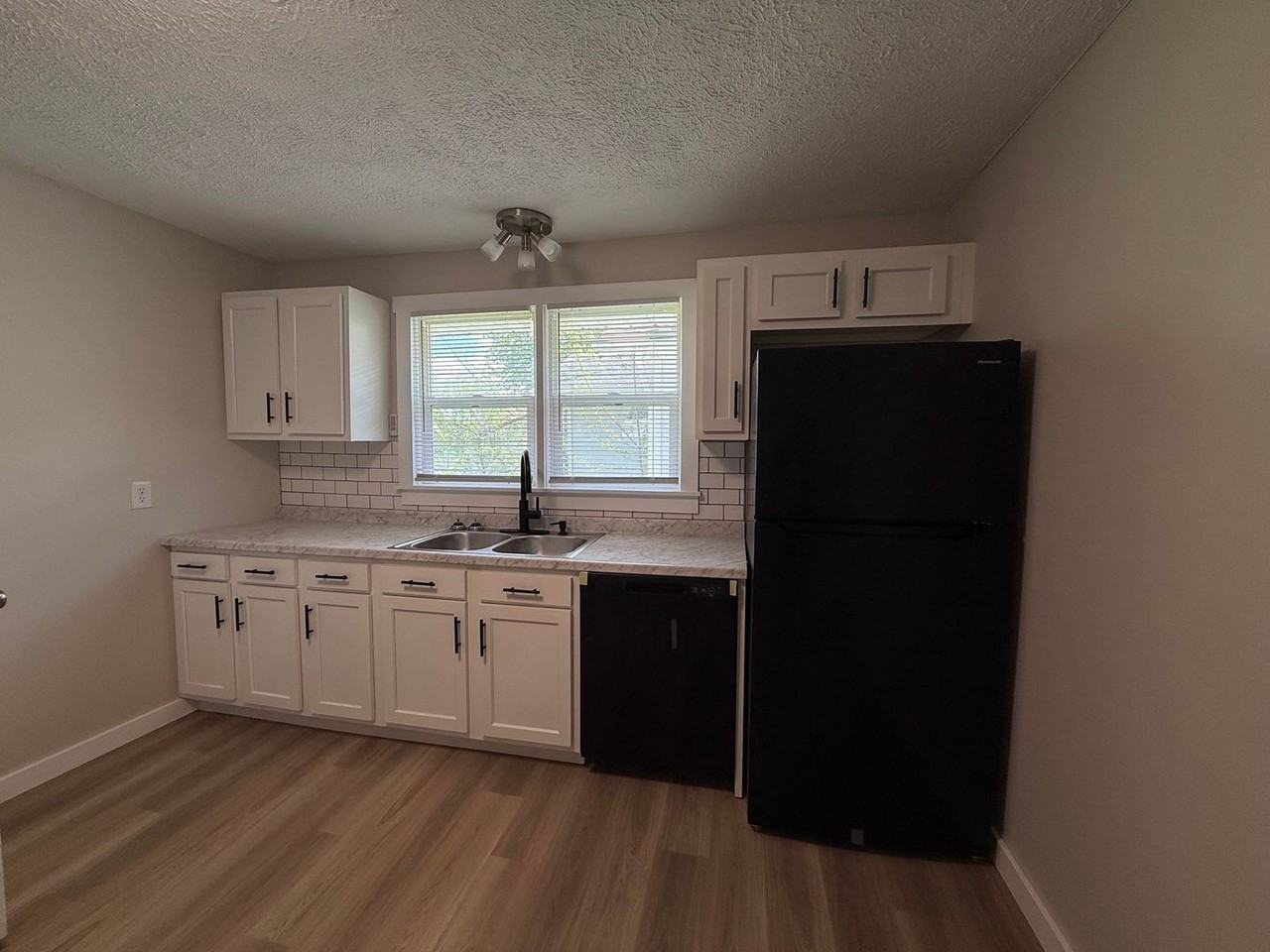 3106 S Vine St - Photo 7 of 10