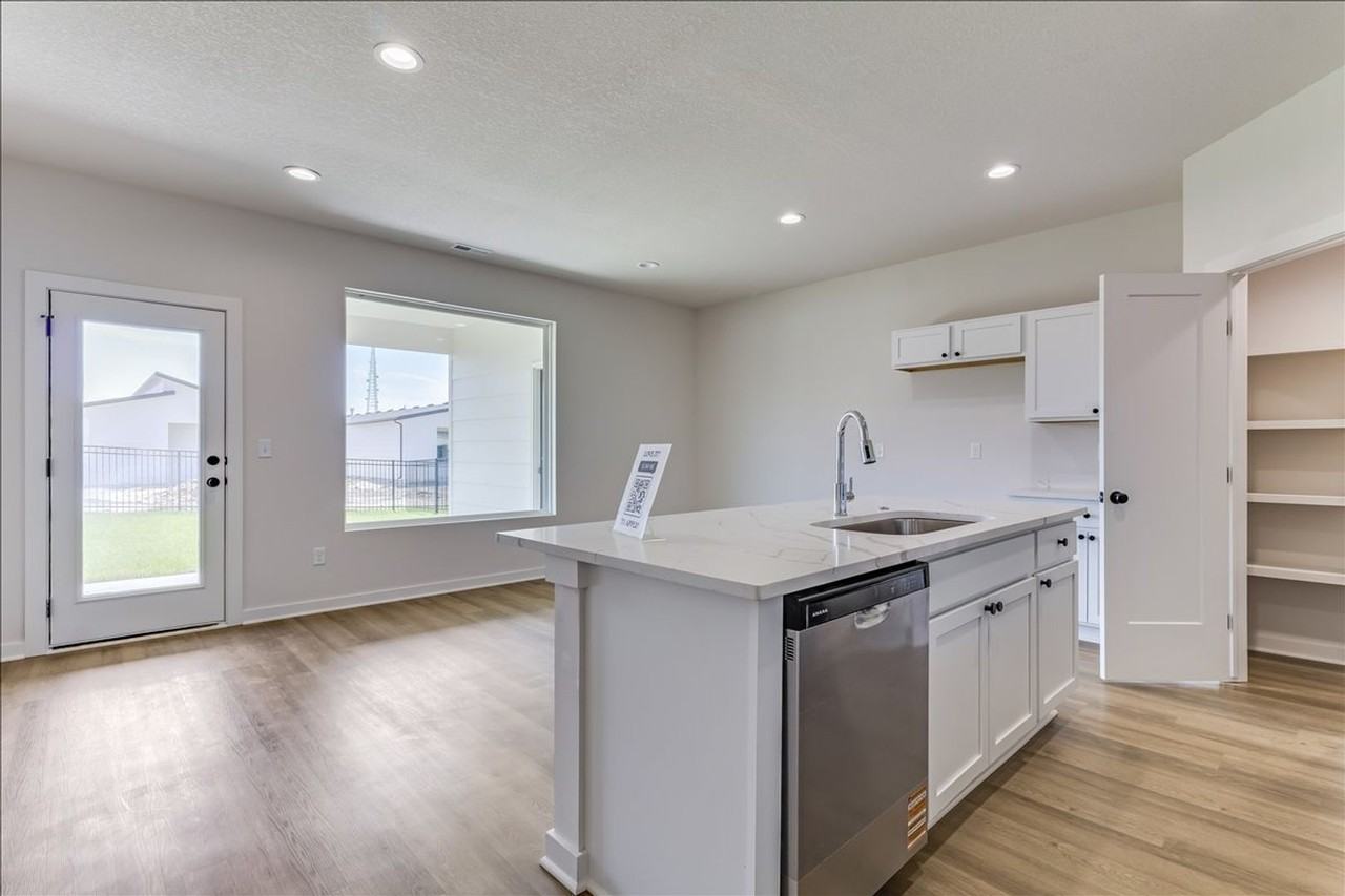 3432 3432 E Thunder St - Photo 5 of 21