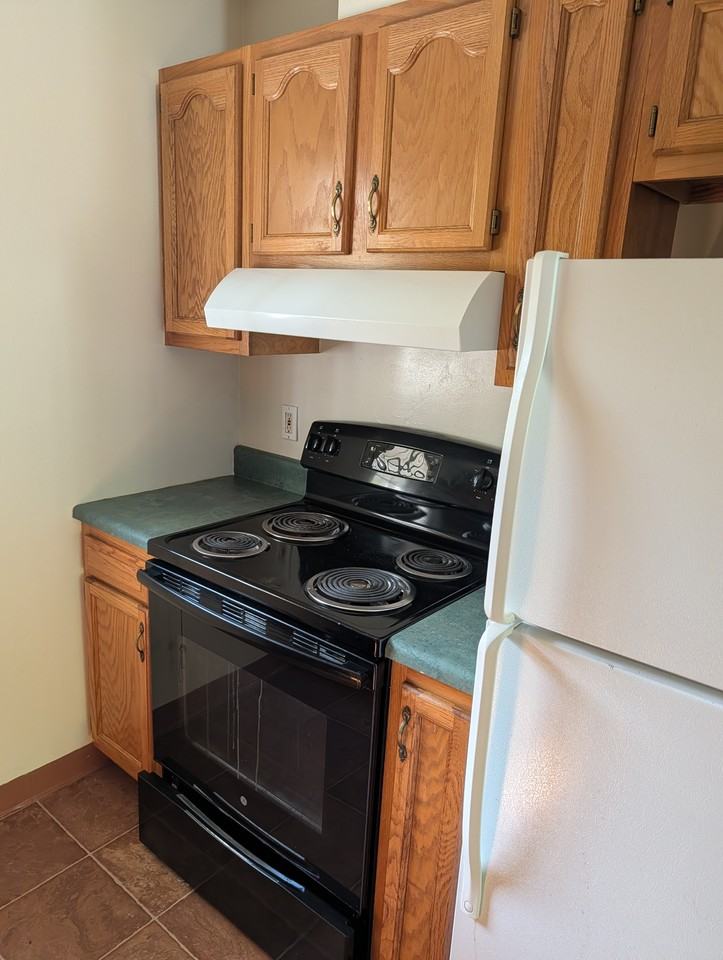 77 Plum Street - 61D Laser  Dr #61D - Photo 3 of 9
