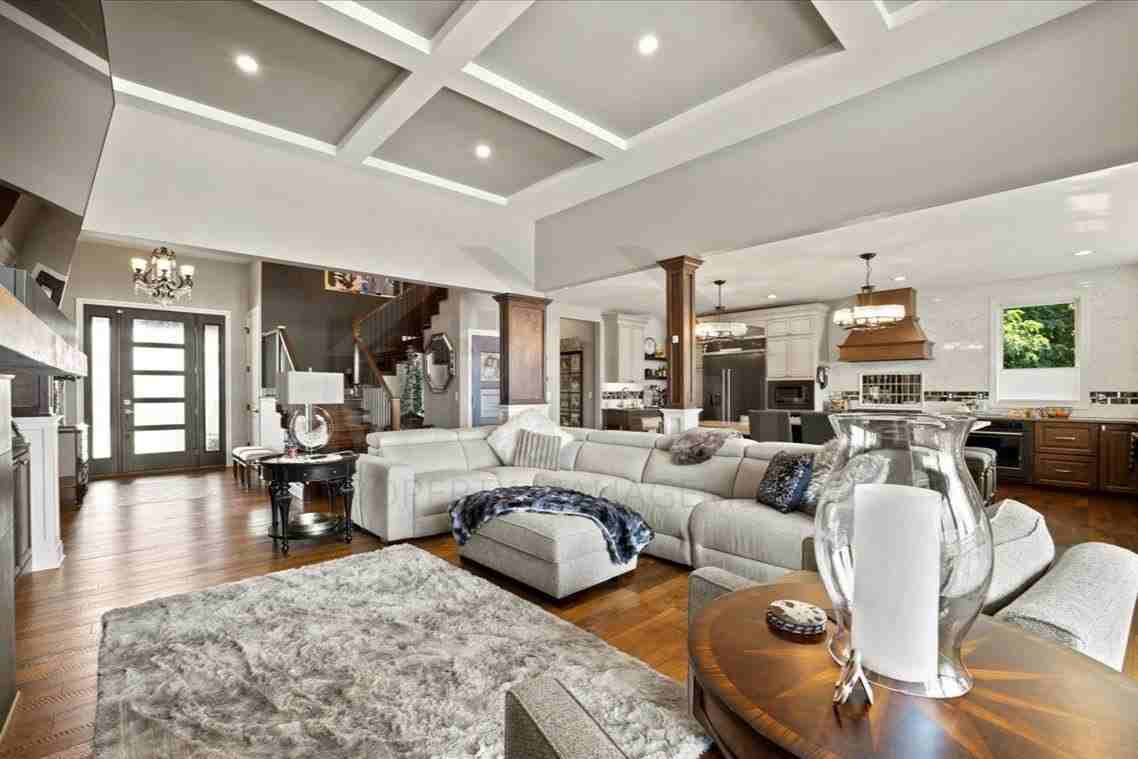 8184 Woodland Shore Dr - Photo 4 of 8