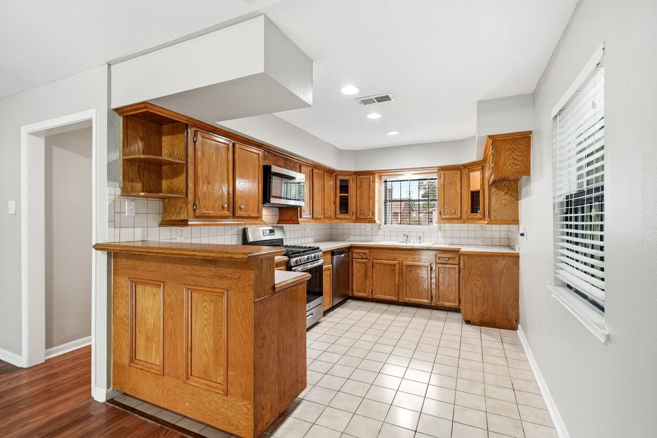 12903 Claygate Dr #1 - Photo 7 of 19