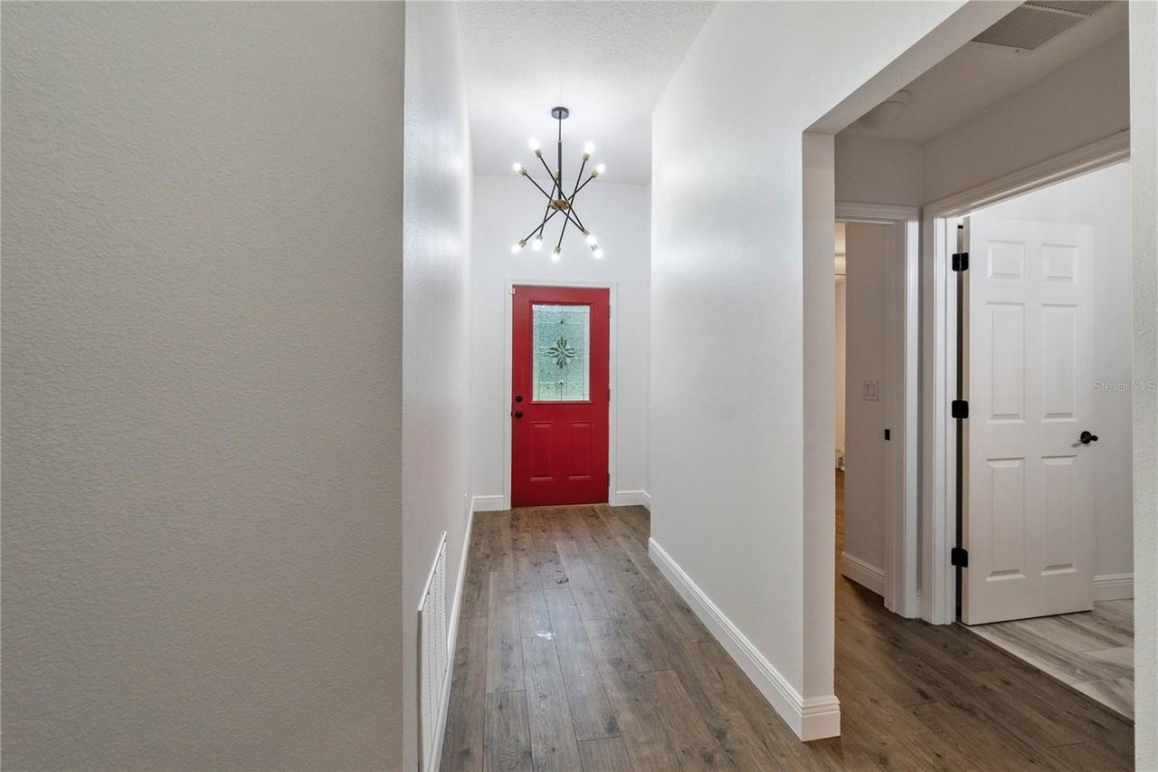 137 Wellwood Ln - Photo 5 of 37