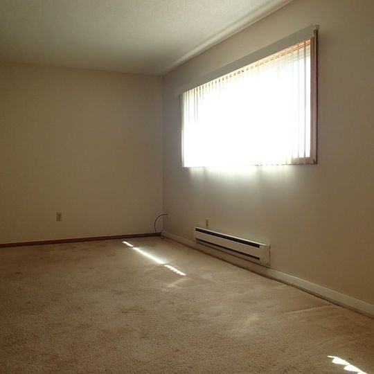 1427 6th Ave Se #4 - Photo 2 of 10