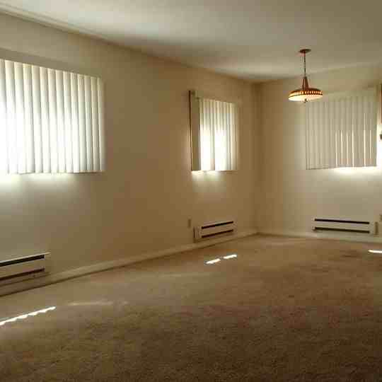 1427 6th Ave Se #4 - Photo 4 of 10