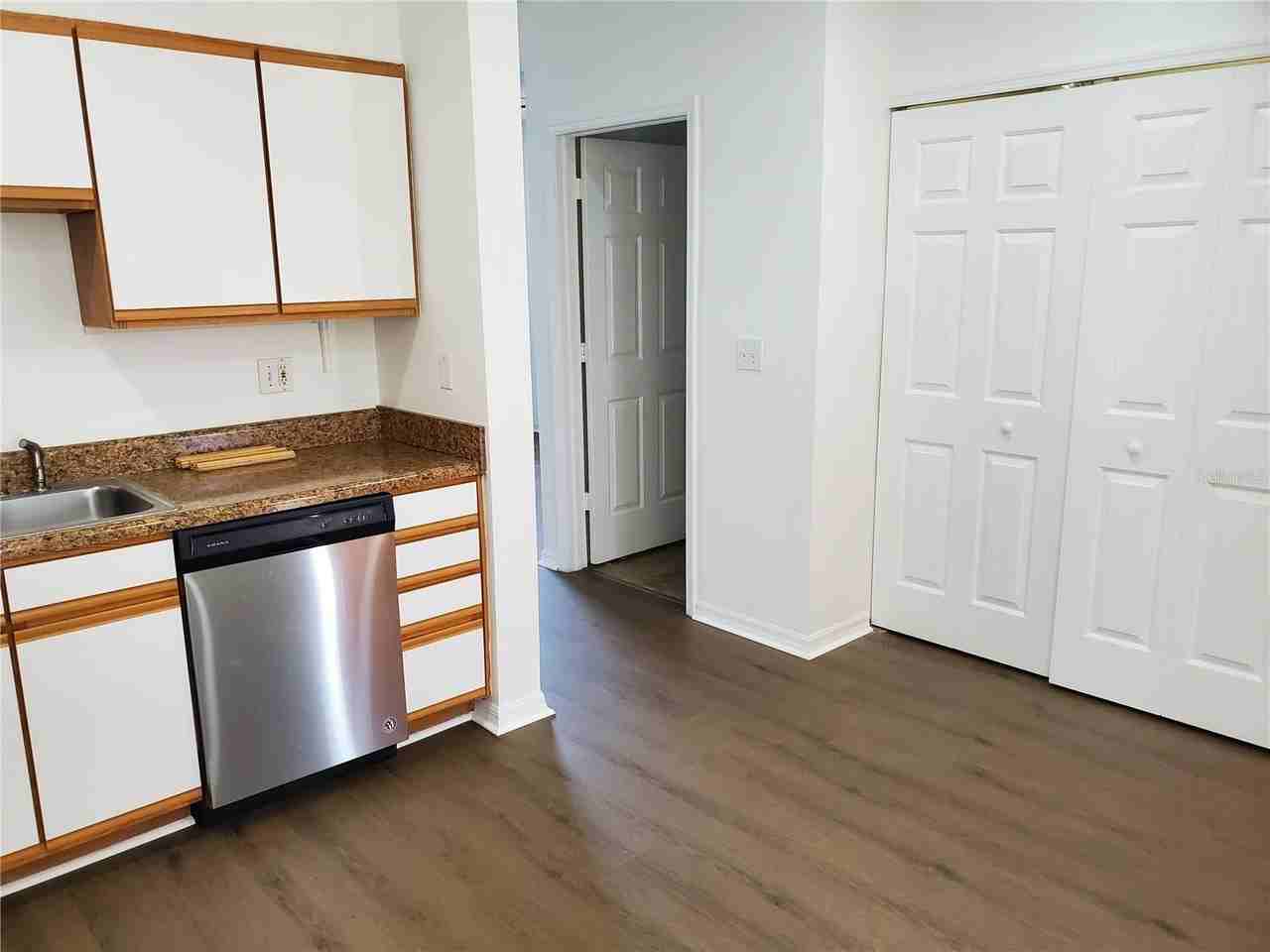 1411 Sedgwick Dr - Photo 4 of 20