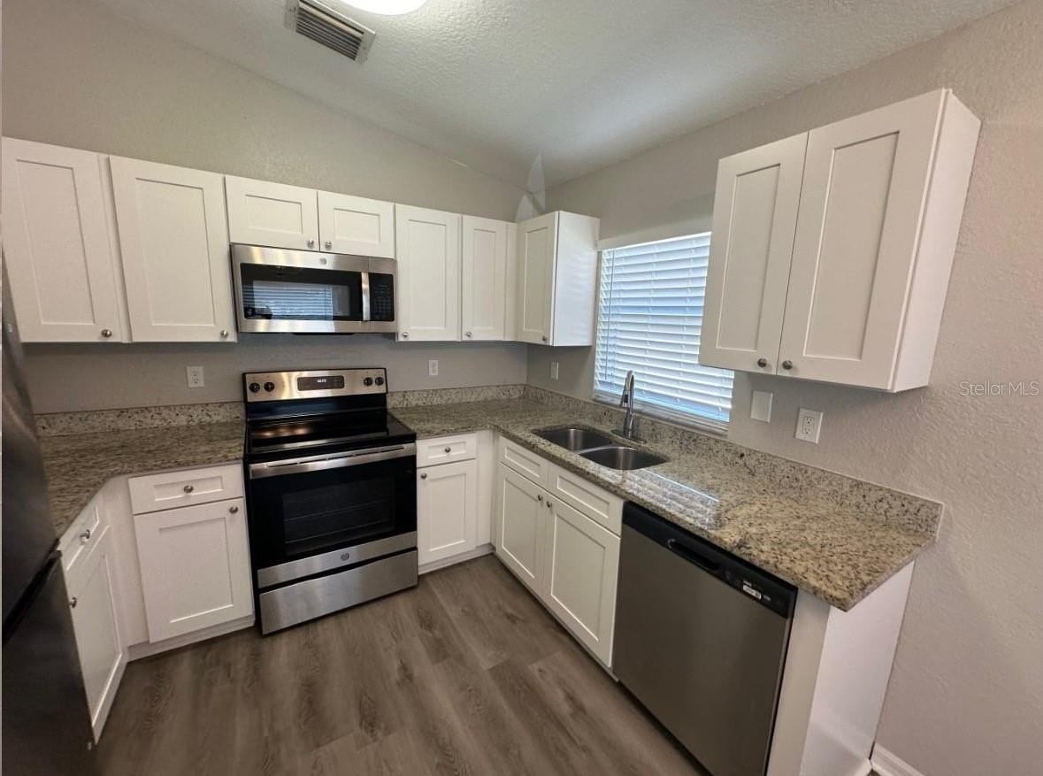 9725 Fox Hollow Rd - Photo 7 of 12