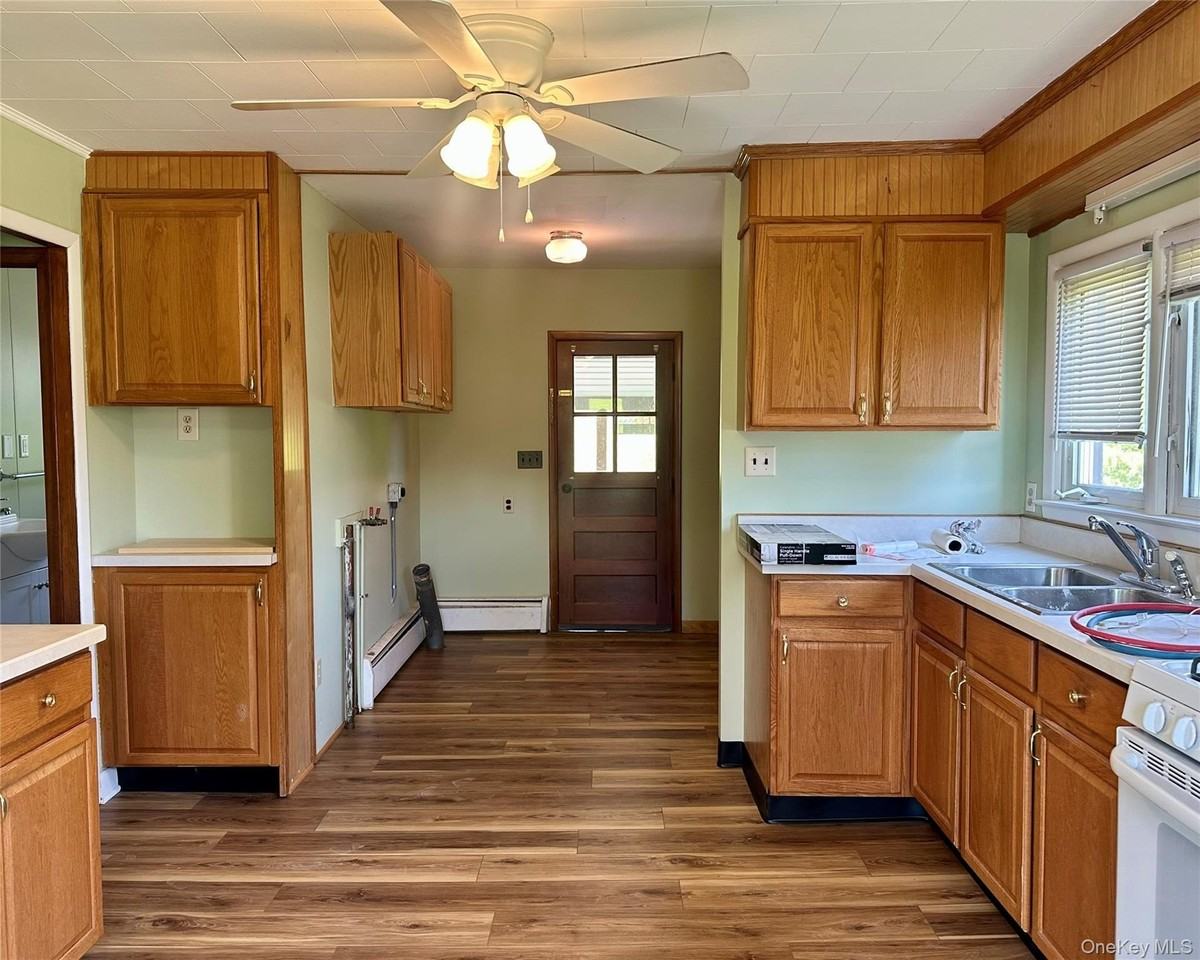 111 Round Hill Rd - Photo 6 of 22