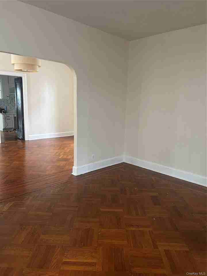 594 E 38th St - Photo 4 of 17