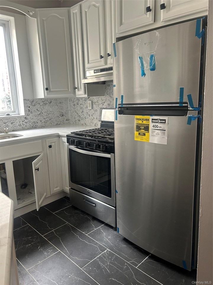 594 E 38th St - Photo 7 of 17