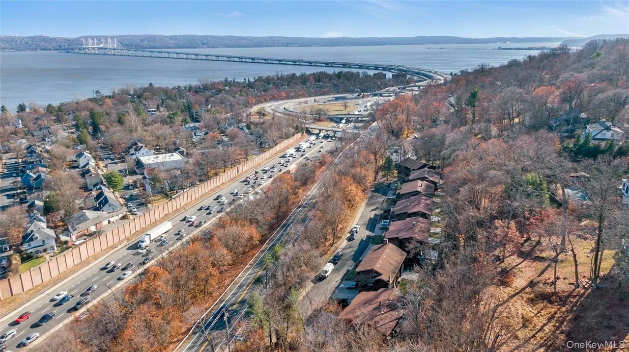 15 Longview Ct #15 - Photo 2 of 34