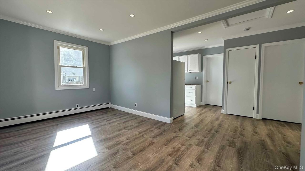 8 Bayard Ave - Photo 2 of 12