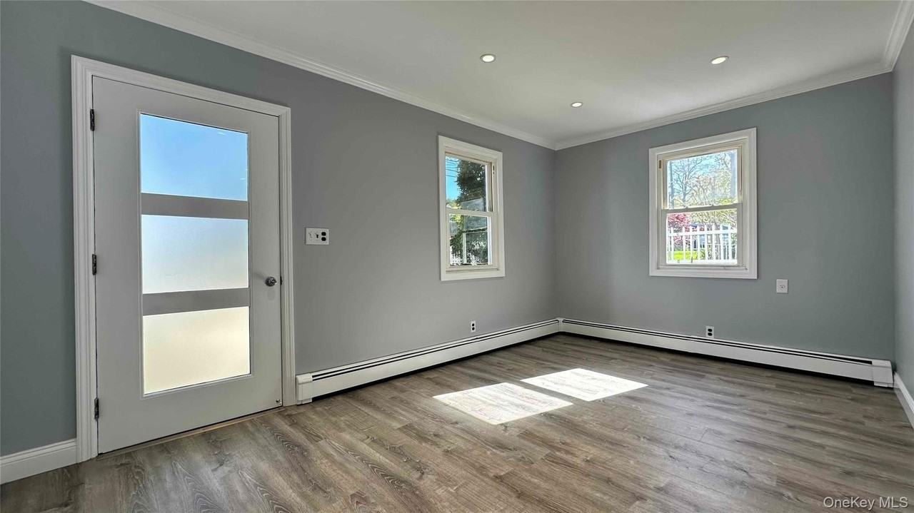 8 Bayard Ave - Photo 3 of 12