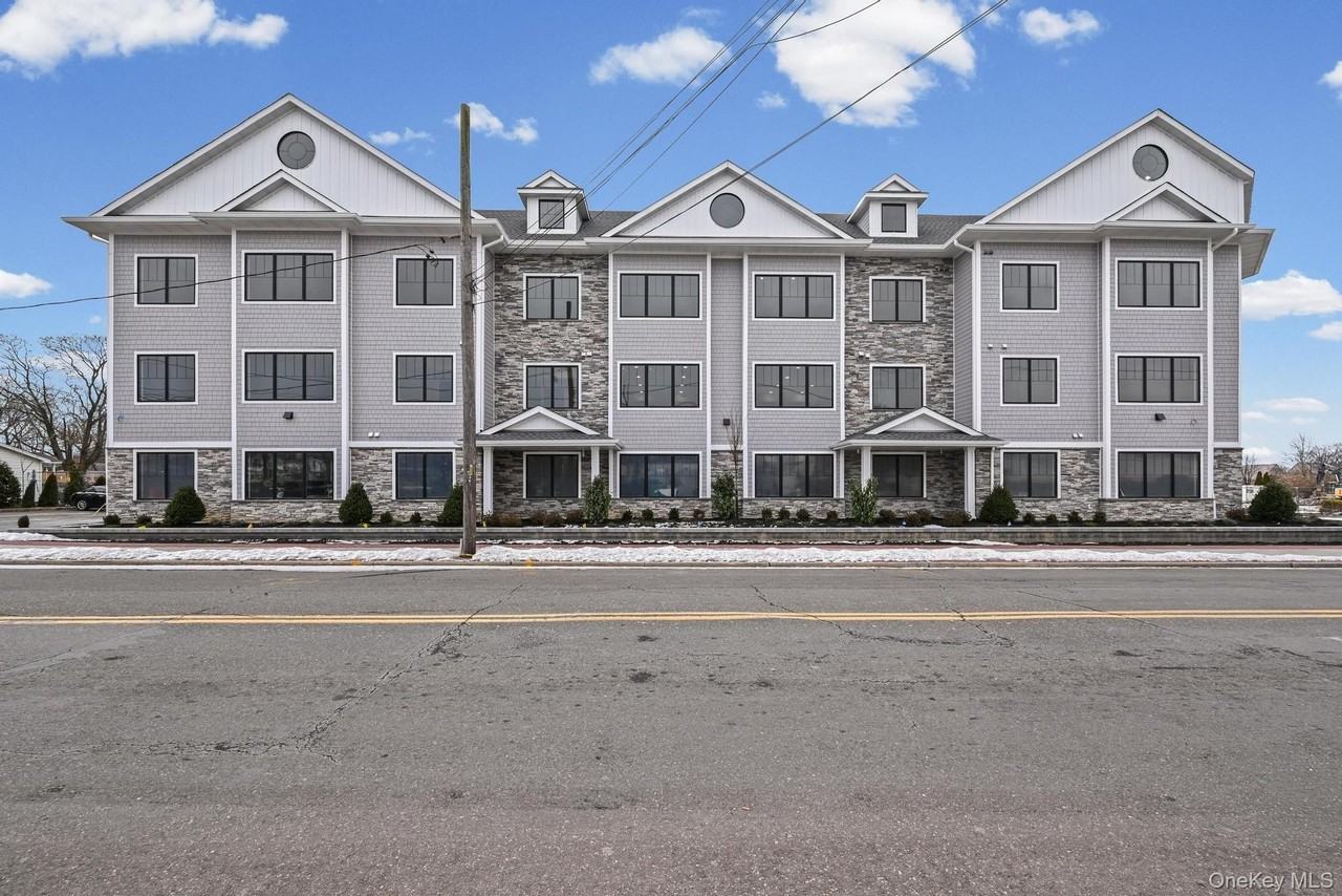 80 Division St #204