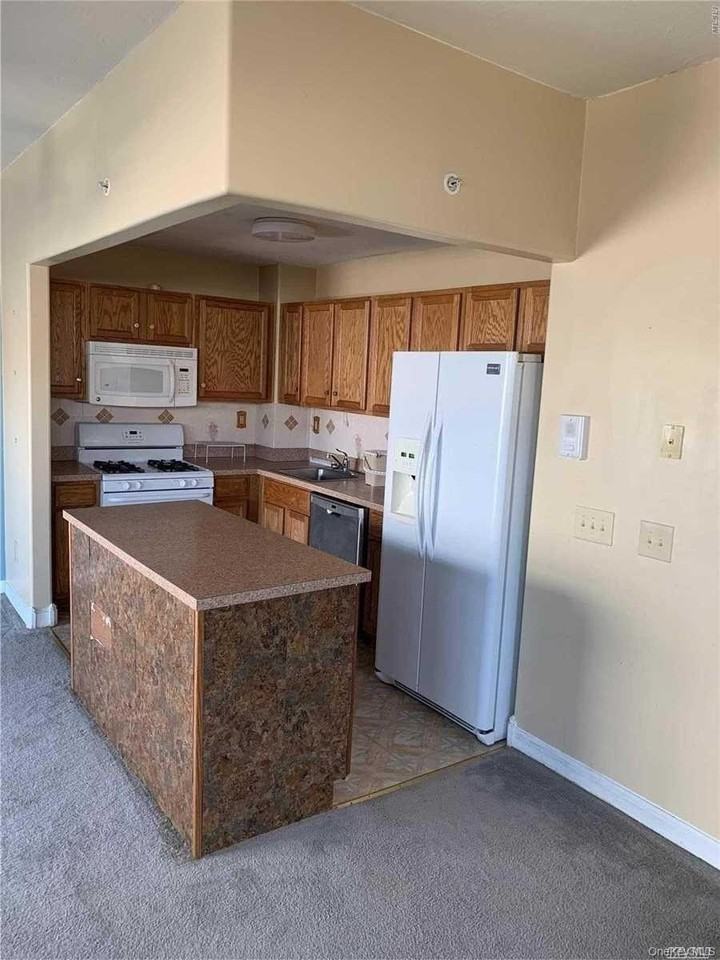 7518 Aquatic Dr #B - Photo 6 of 11