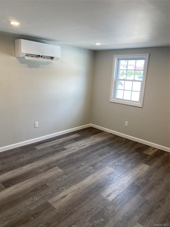 382 Deer Park Ave Unit B - Photo 3 of 5