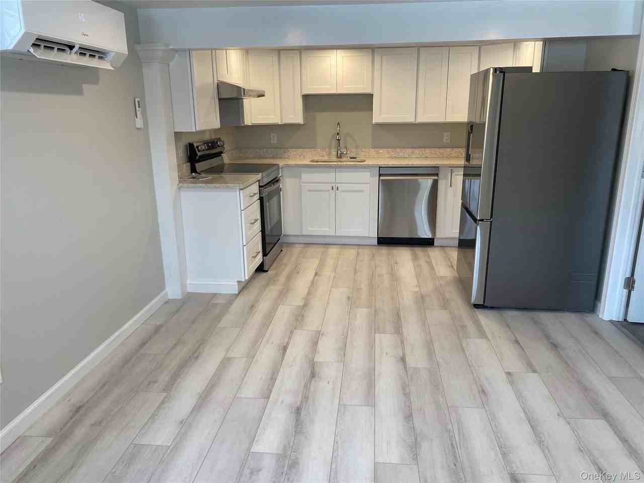 382 Deer Park Ave Unit B - Photo 5 of 5