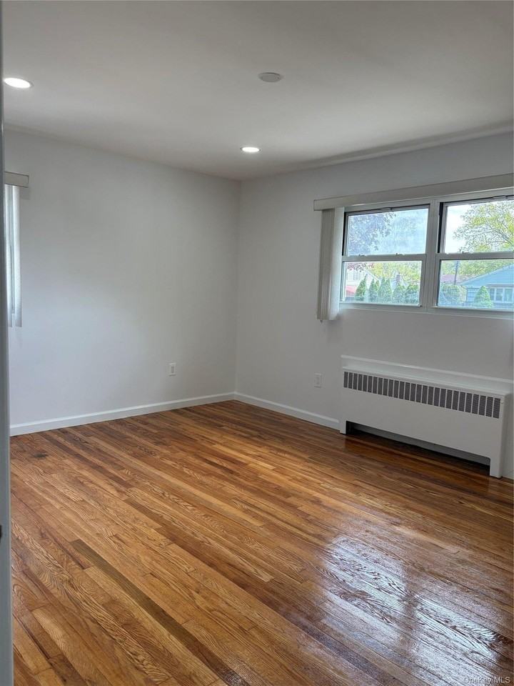 2262 Leighton Rd - Photo 2 of 12