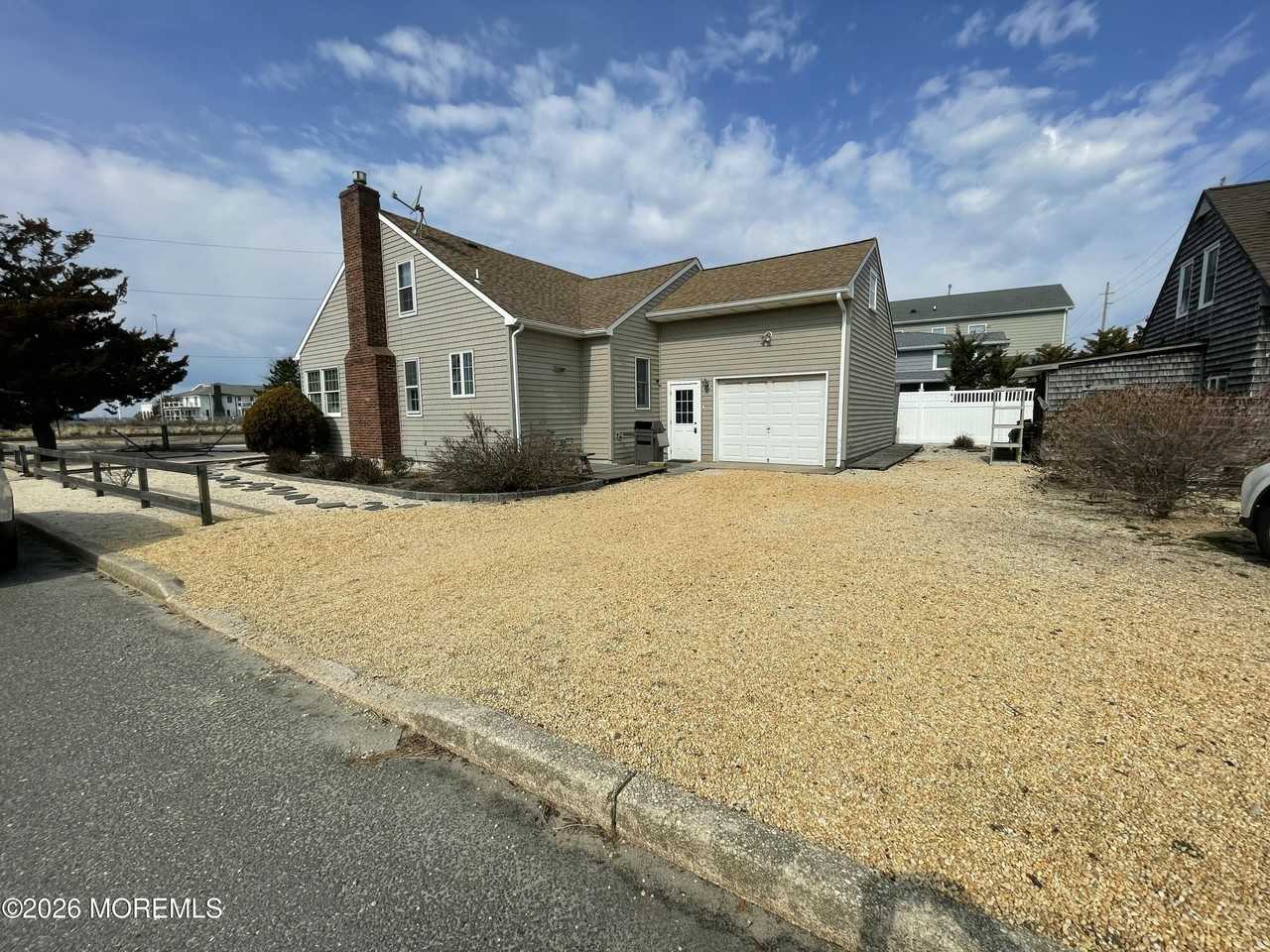 207 Bay Blvd - Photo 2 of 23