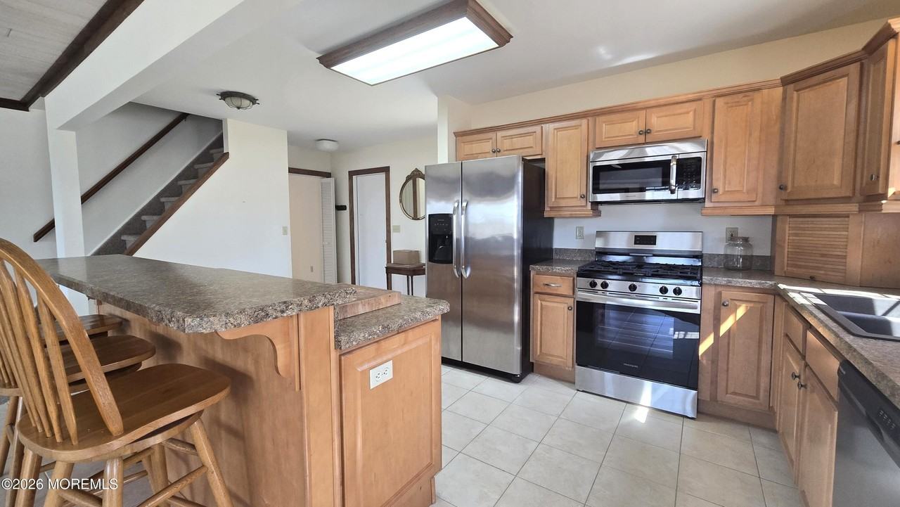 207 Bay Blvd - Photo 4 of 23