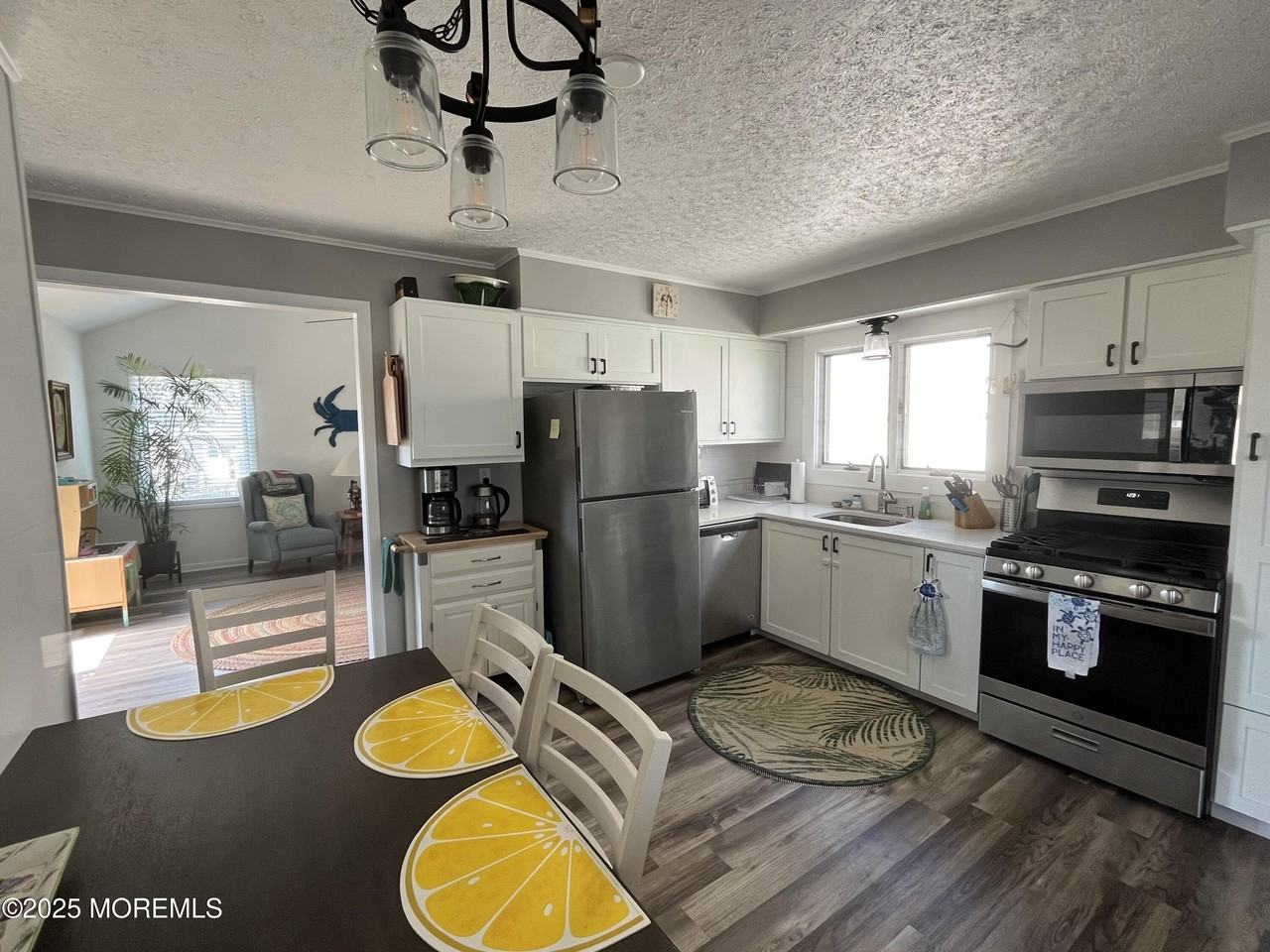 103 Chicago Ave - Photo 4 of 30