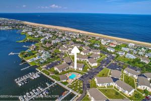 featured image of 6 Wharfside Dr