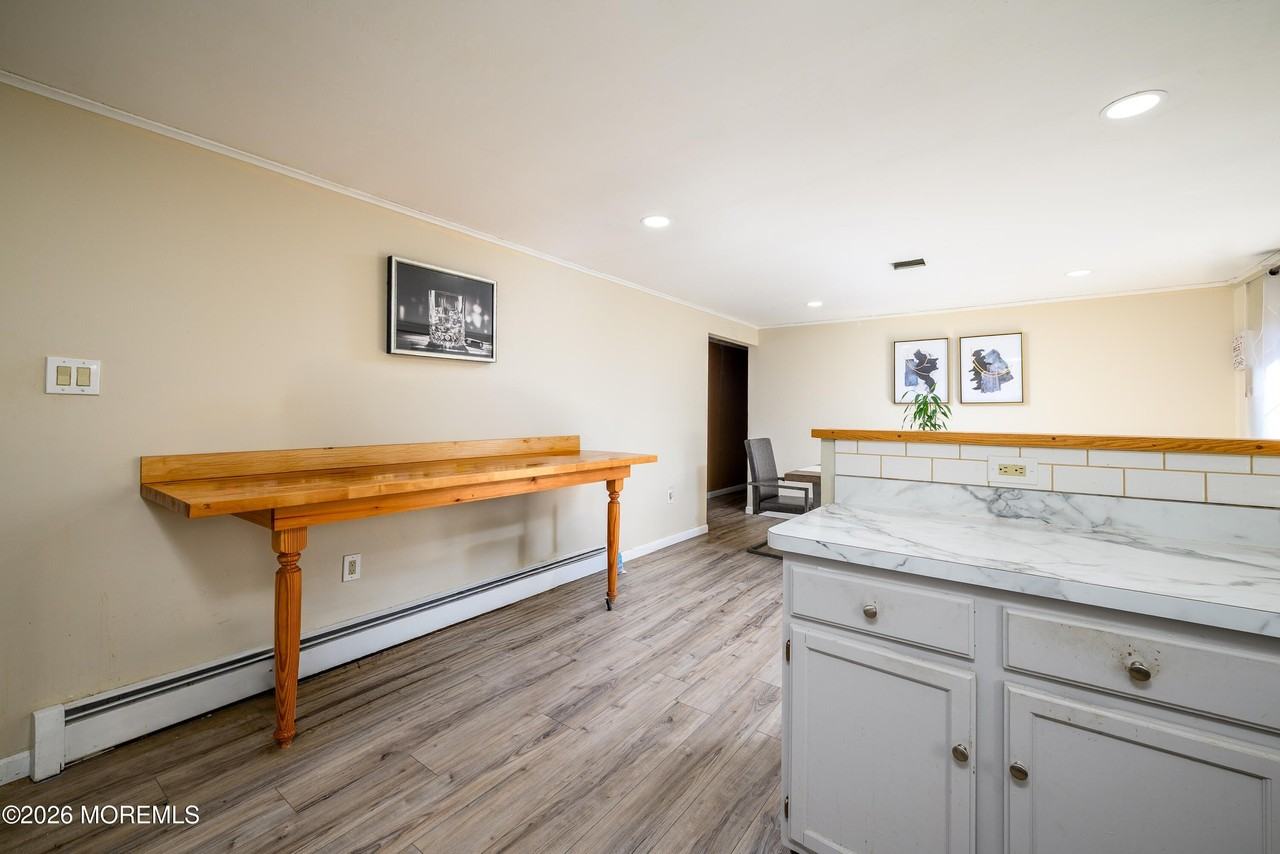 570 Eltone Rd - Photo 4 of 37