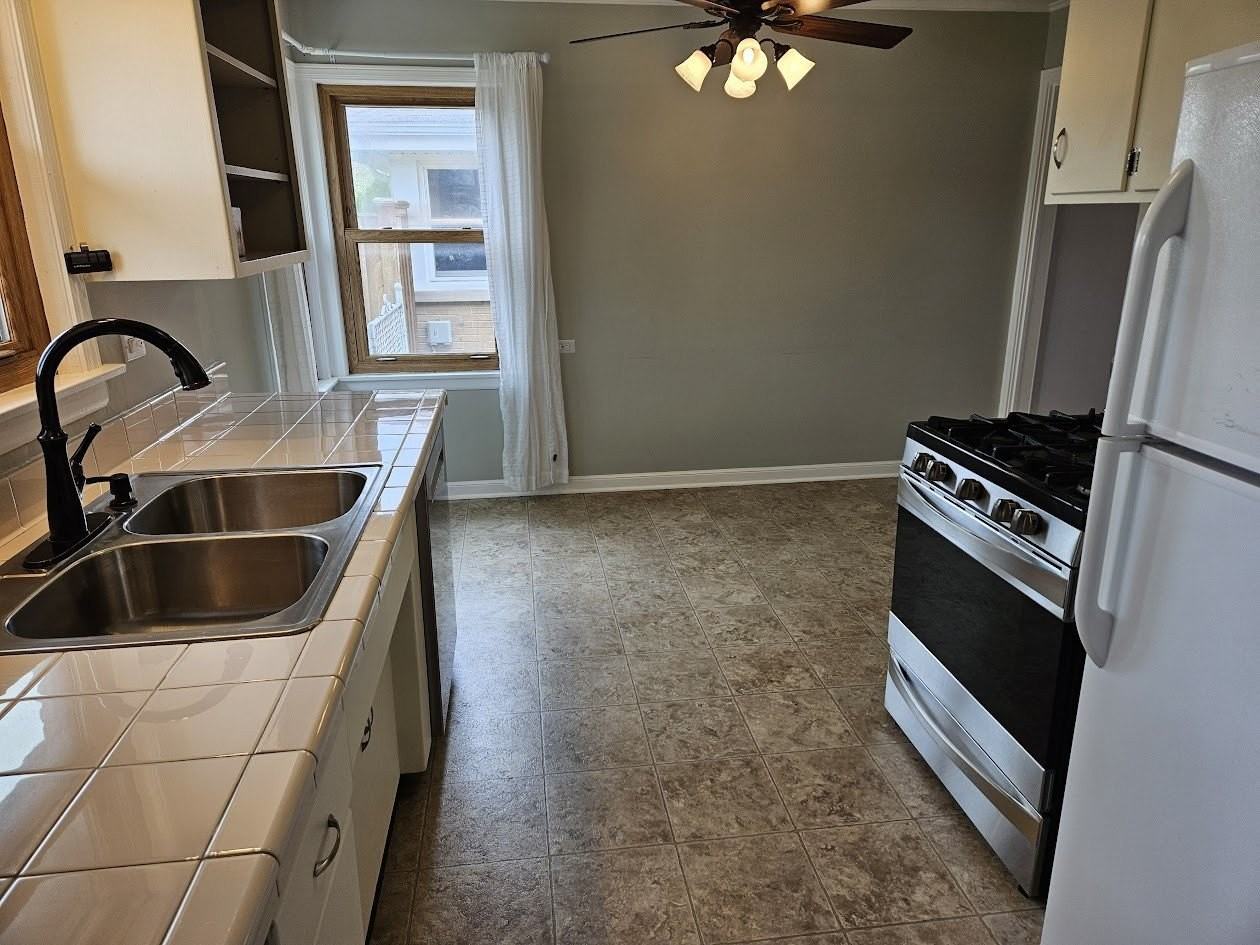 5816 Superior St - Photo 5 of 14