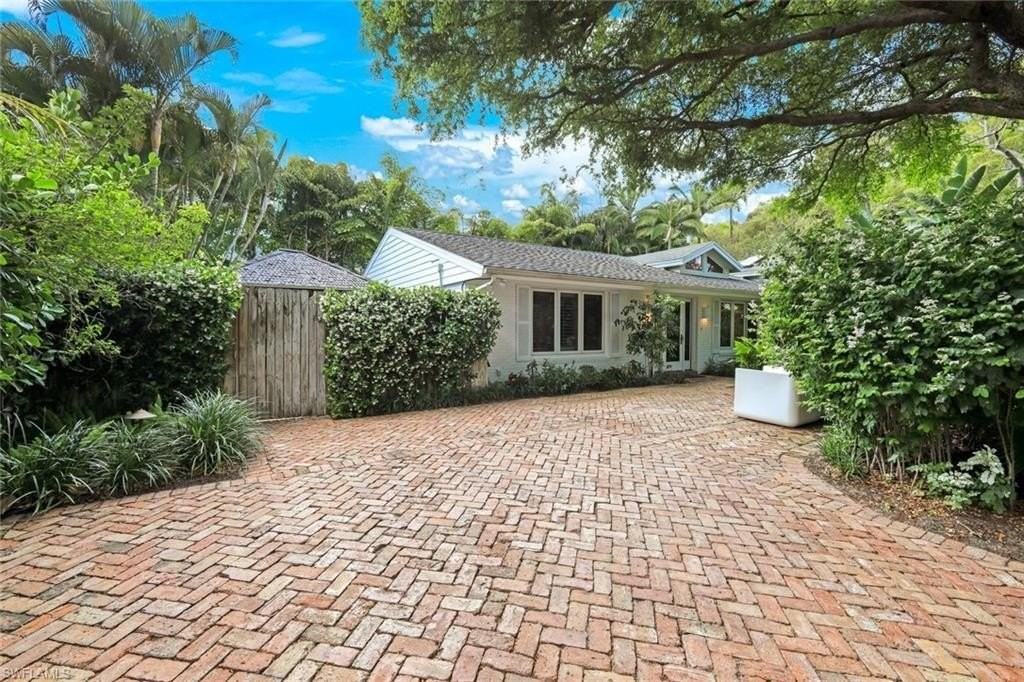 295 6th St N - Photo 3 of 32