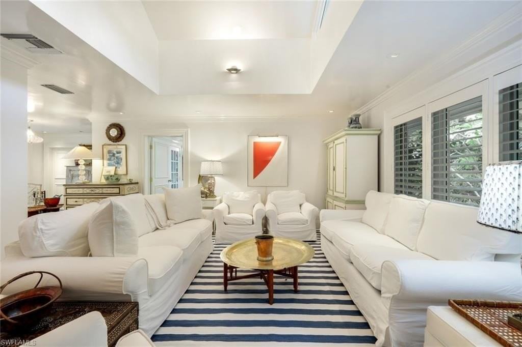 295 6th St N - Photo 4 of 32