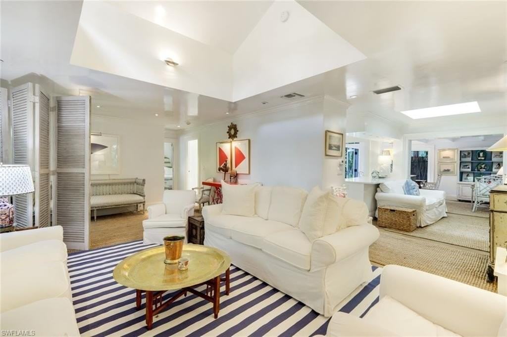 295 6th St N - Photo 5 of 32