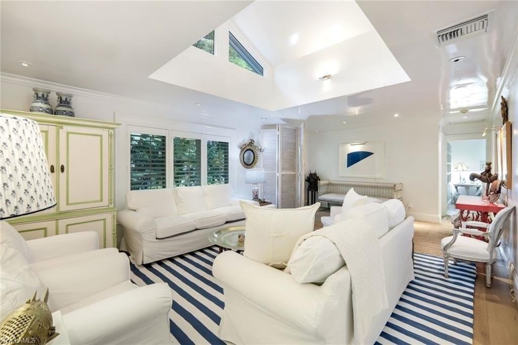 295 6th St N - Photo 6 of 32