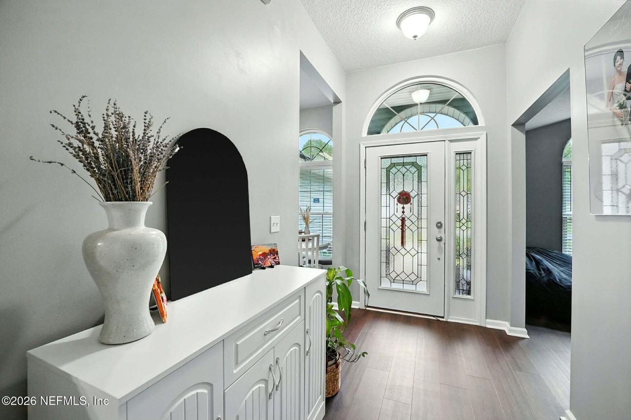 832 Heritage Lakes Dr - Photo 3 of 17