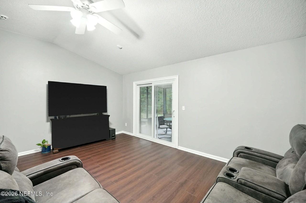 832 Heritage Lakes Dr - Photo 4 of 17