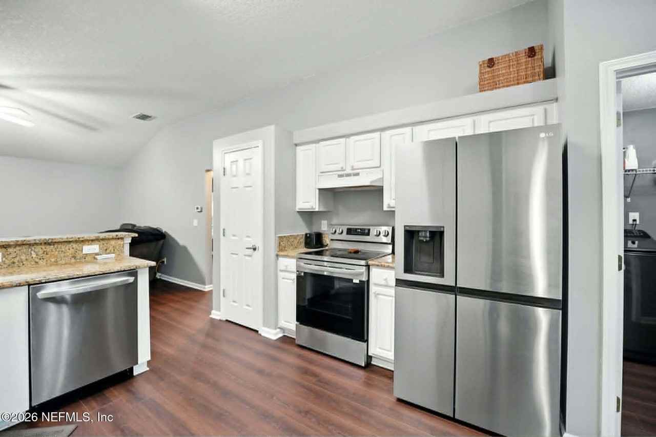 832 Heritage Lakes Dr - Photo 6 of 17