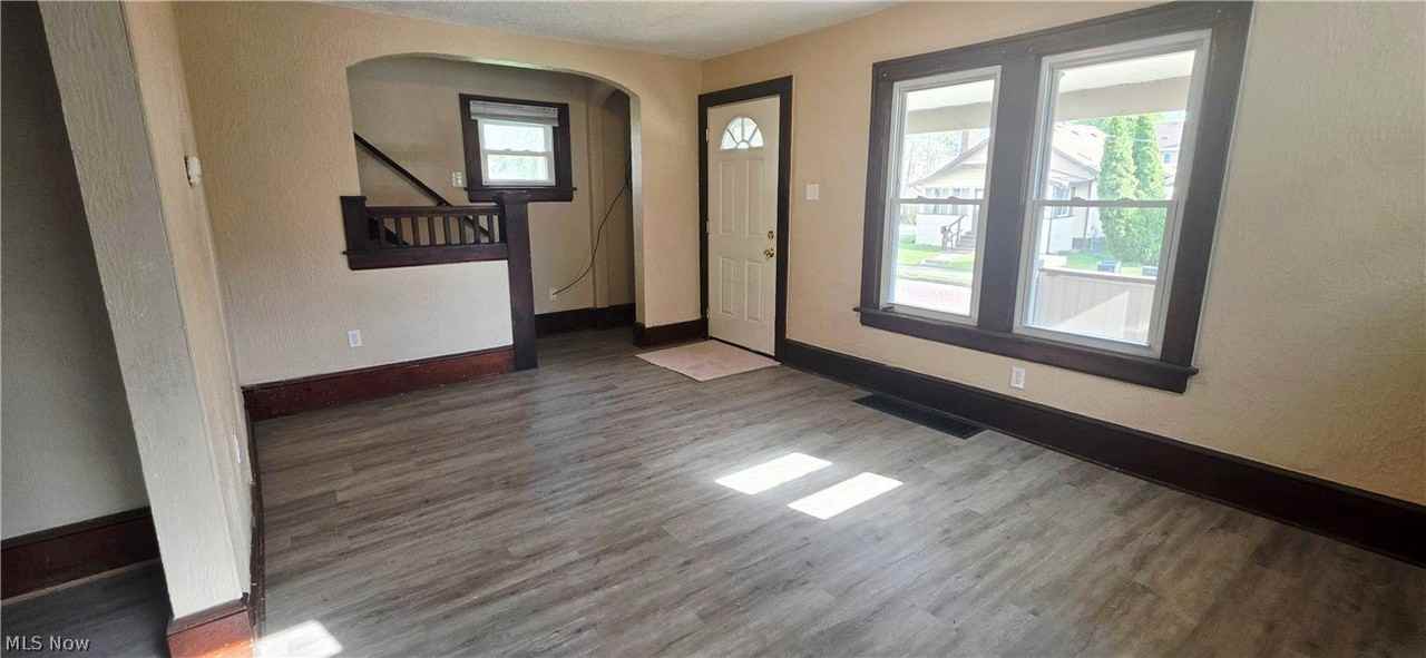 147 Brighton Dr - Photo 3 of 21