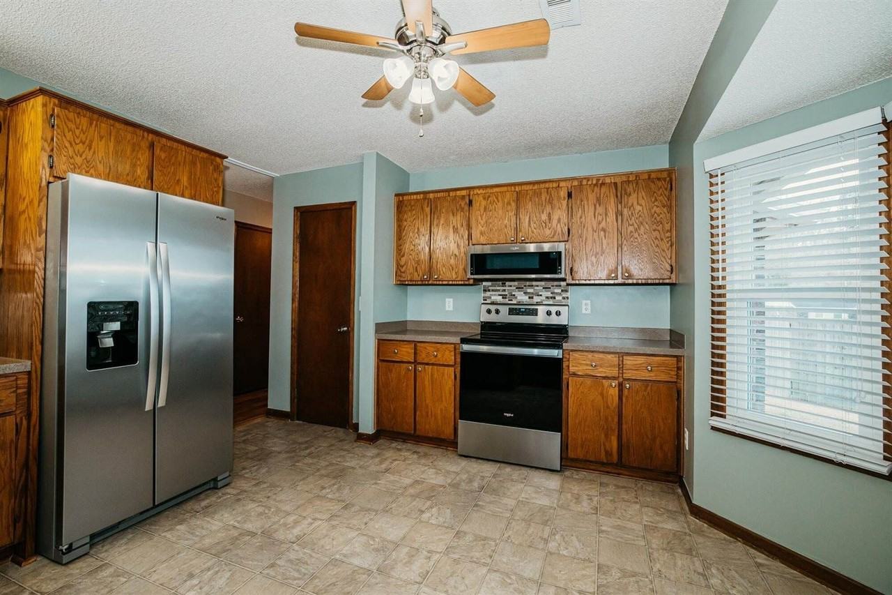 318 Jennie St - Photo 5 of 29