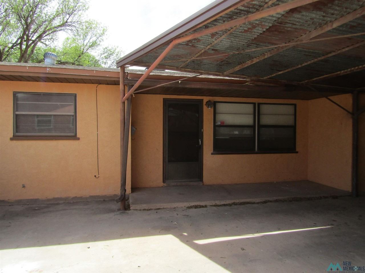 1402 W Briscoe Ave - Photo 2 of 21