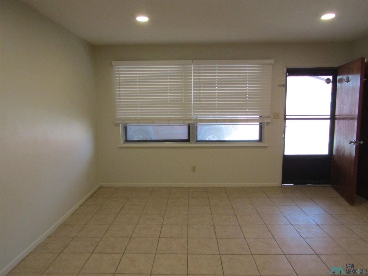 1402 W Briscoe Ave - Photo 3 of 21