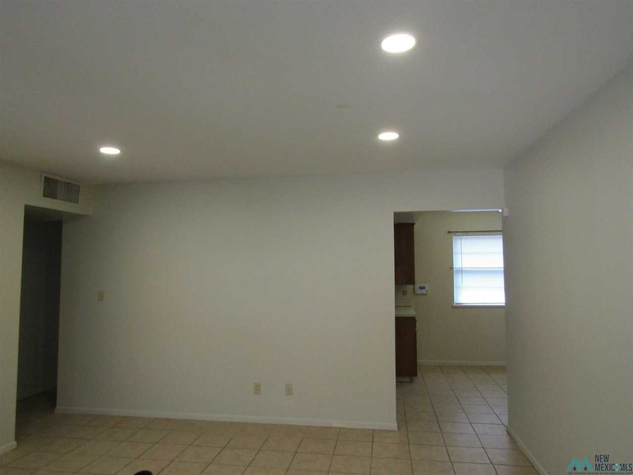 1402 W Briscoe Ave - Photo 4 of 21