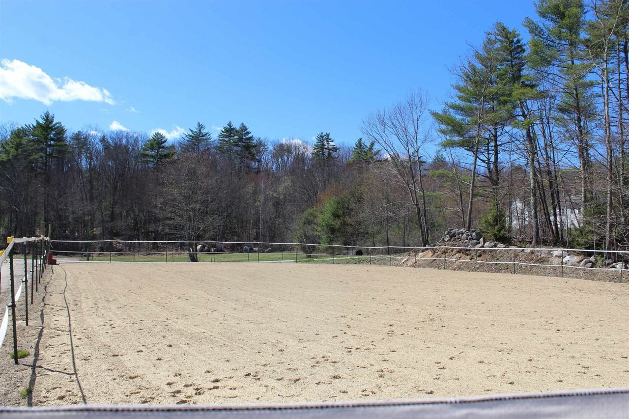 260 Bennington Rd - Photo 7 of 26