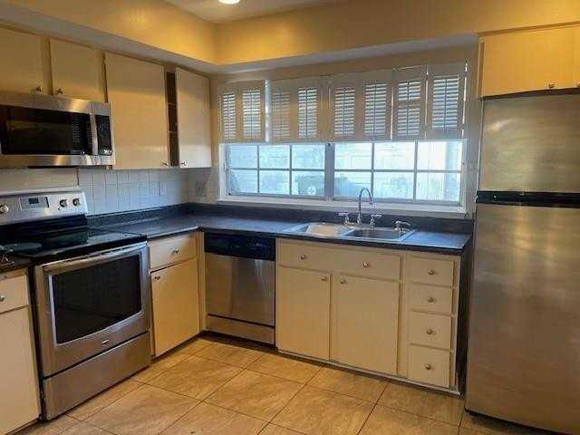 5801 Albany Ct - Photo 7 of 19